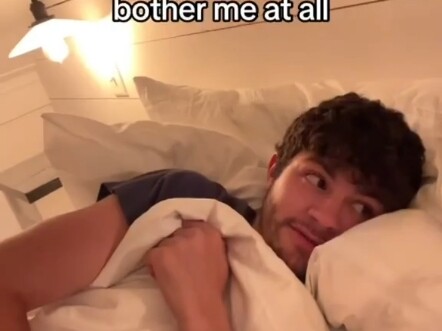 Ngủ cùng bạn trai thẳng của tôi