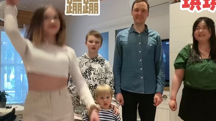 芬兰欢乐一家人的小鸡恰恰舞！！