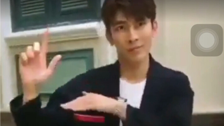 MEW: คนนี้เต้นเกิร์ลกรุ๊ปกี่วงเนี่ย เต้นจนครบวงเลย ชื่นชมเขาจัง