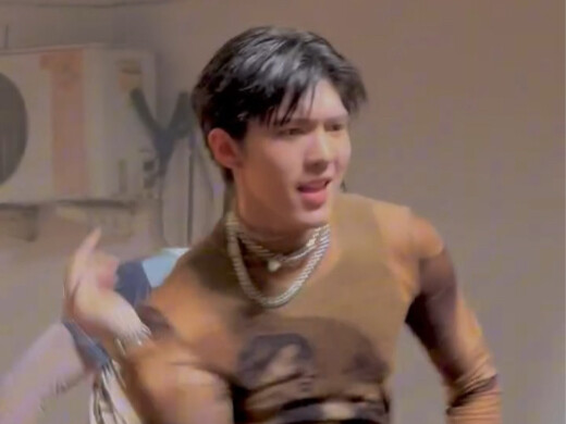 【أو】من الذي اتخذ هذا القرار بالضبط؟!! من جعل كلابنا الصغيرة تظهر في الساحة الغنائية والرقصية؟ يا له 