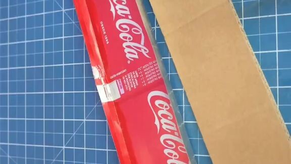 kereta api tut tut Coca cola kaleng