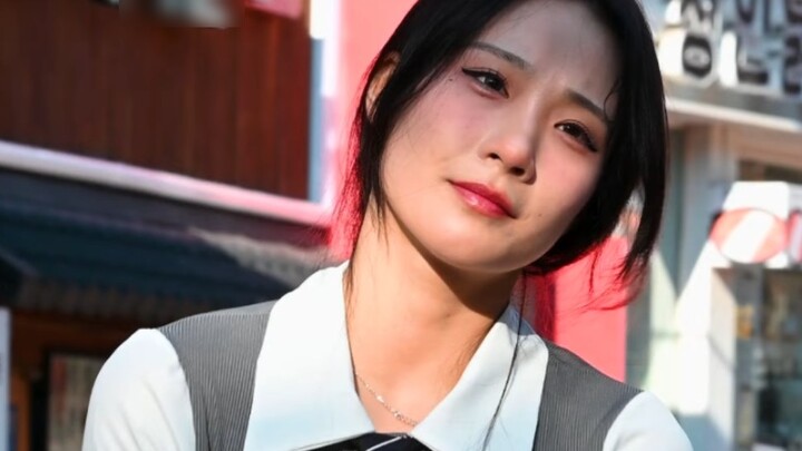Jung In dances and performs in the streets of Hongdae wearing dirty shoes
