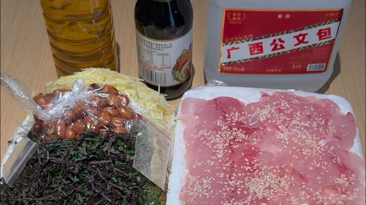 ซาซิมิปลาพร้อมกระเป๋าเอกสาร เพิ่มความแซ่บให้กัน