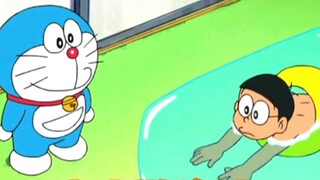 Doraemon: Pria gemuk biru menggunakan alat peraga untuk membantu Nobita berlatih berenang, tetapi di