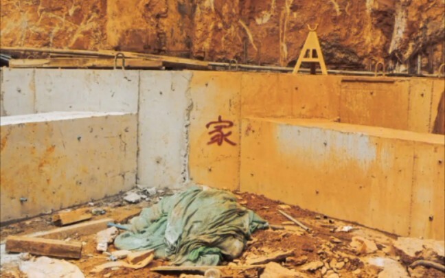 The moment the construction site broke me—there’s no going home anymore.