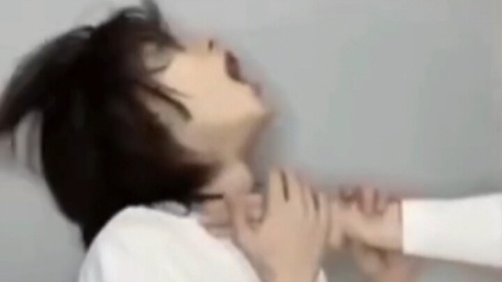 هل هو فعلاً آمن في الفرقة الذكورية؟