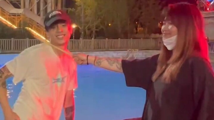 บ้าไปแล้ว! ทั้งทีมซอมบี้พร้อมใจกันเชียร์หยางและซู