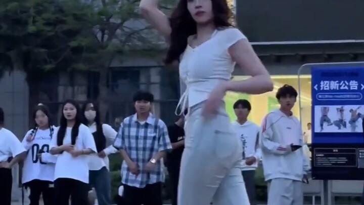 【校园生活】学姐的发挥依旧很稳定