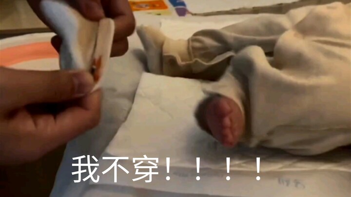 “Sao lại có những sinh vật nhỏ bé đáng yêu như trẻ con người nhỉ?”