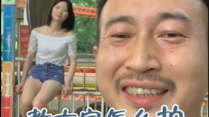 สาวน้อยอายุมากแล้ว แต่เธอยังชอบไปเล่นที่สวนสนุก พี่ชายใจดีจะสอนวิธีถ่ายรูปในสวนสนุกให้คุณเอง!