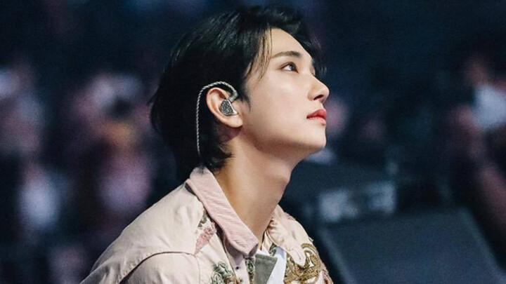 “Họ lại bắt đầu khen ngợi cậu nữa rồi à, Tri Tú?”