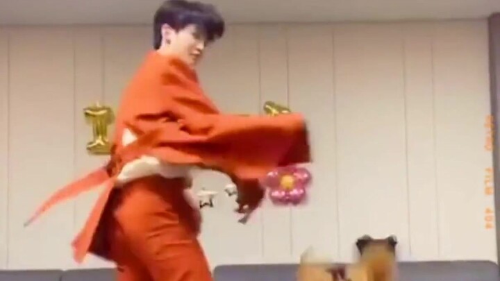 Bạn nhảy điêu luyện của Jessi, rốt cuộc đây là kiểu feed WeChat thần thánh gì vậy?