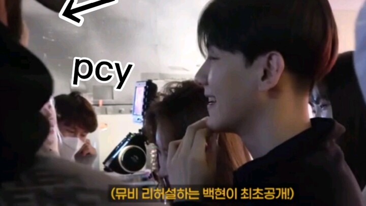 【Cyan White】Turns out he was doing this the whole time while filming the MV~