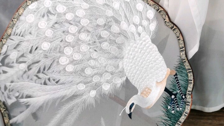 Khi tôi nói đây là tranh thêu hai mặt, trong phần bình luận có rất nhiều người hỏi: “Thế tranh thêu 