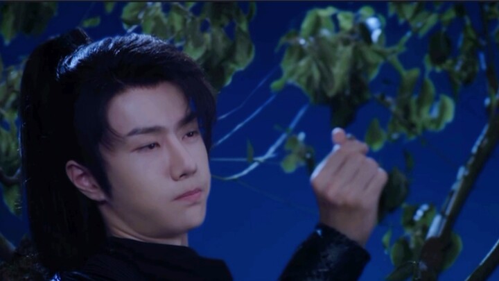 Tạ Vân từ trên cây đi xuống, hắn nói không quan tâm, nhưng thân thể lại rất thành thật... Thạch Lai 