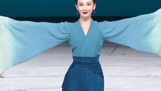 Đây là cảnh quay trực tiếp duy nhất của màn gọi màn của nàng tiên xanh.