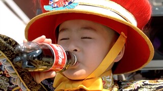 “当年这电影，神就神在，它讽刺的所有一切全都成了现实！”