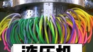 Tại sao không thể đứng cạnh máy ép thủy lực để xem?