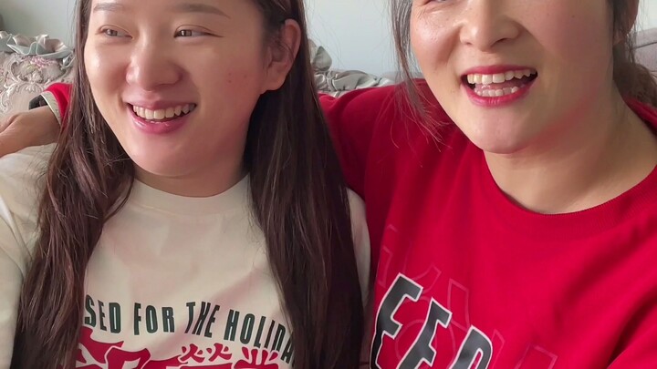 Setelah setahun bekerja keras, hari ini aku mengajak si kecil Ruochi pulang ke rumah orangtuanya