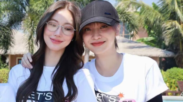 Dua gadis bertubuh tinggi menari, benar-benar memuaskan💞 Salah satu pernah dilatih di Korea, yang sa