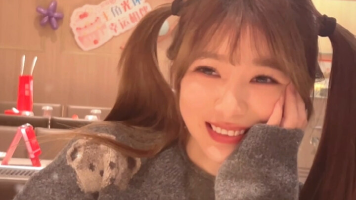 قدمه عمي الثاني، لطيف جدًا