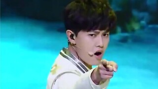 ไม่มีทางอื่นนอกจาก “ดาบเหมือนความฝัน” ของ Guochaoer + Ren Jialun, Ren Jialun ในชุดโบราณ และ Ren Guoc