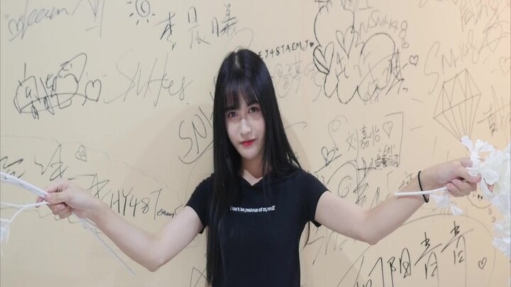 Thai girl working in China shocks the entire city with a hit song from her hometown