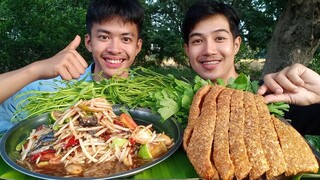 หมูกรอบสะท้านทุ่ง ส้มตำอร่อยแซ่บสะนั่นเมือง มาเด้อครับผมแซ่บสุดๆ.