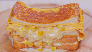 การทำ Corn Cheese Toast แสนอร่อยและเรียบง่าย Corn Cheese Toast