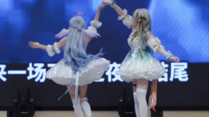 Thử thách đôi bạn đi giày cao gót 8cm xuyên đêm không ngủ～