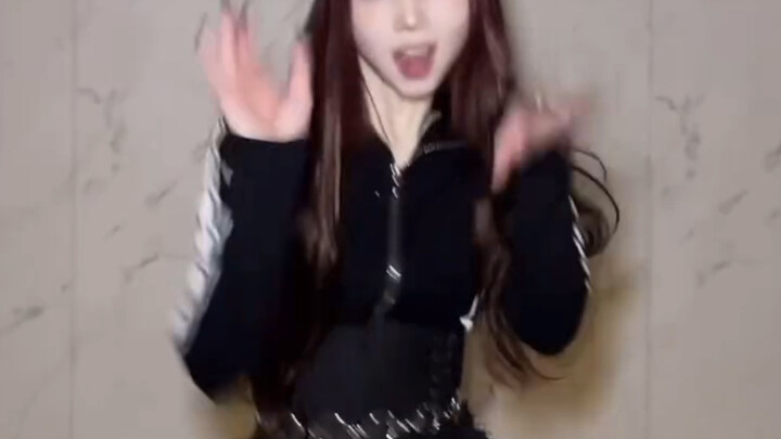 ARTBEAT Hyunjin challenges Lee Young-seo's outfit to dance to ALLDAY PROJECT-"WICKED"