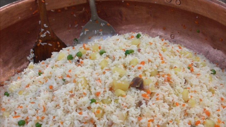 Ever tried a copper-pot potato rice? Add whatever side dishes you like—it’s seriously rice-killer go