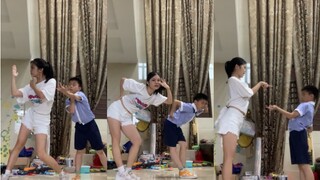 Yêu Lặn, nhưng anh trai
