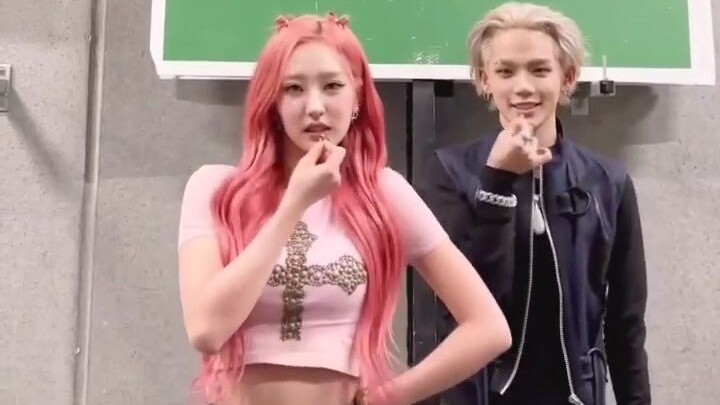 H1-KEY HWISEO x Choi Hyun-suk thử thách nhảy "CHEEKY"