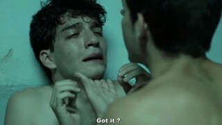 Phim bắt nạt học đường, một số cảnh có thể gây khó chịu về thể chất và tâm lý, hãy thận trọng khi xe