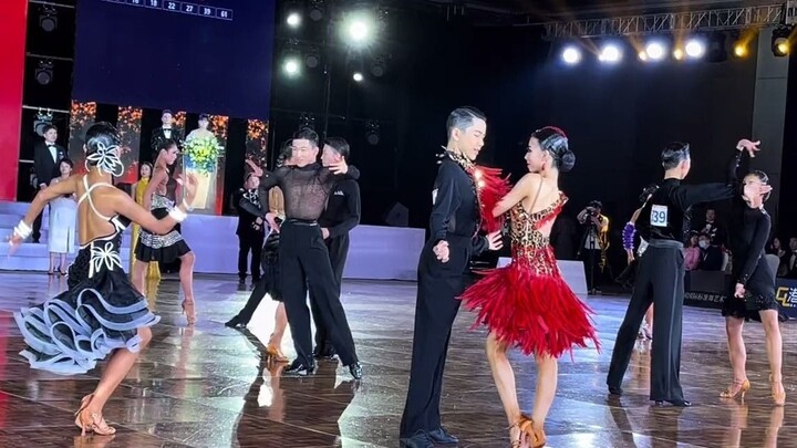 Enjoy the Momo combination competition from a very close distance. The two little ones are full of e