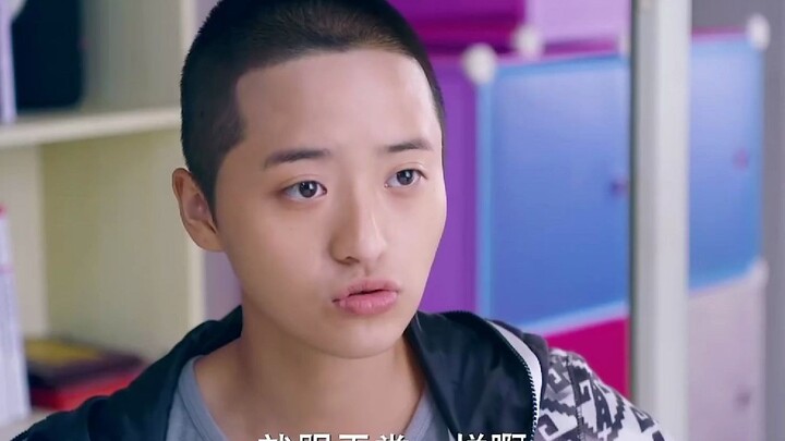 Bố mẹ nuôi cô bé như con trai suốt bao năm, ai ngờ sau khi được trang điểm, cô khiến cả khán phòng p