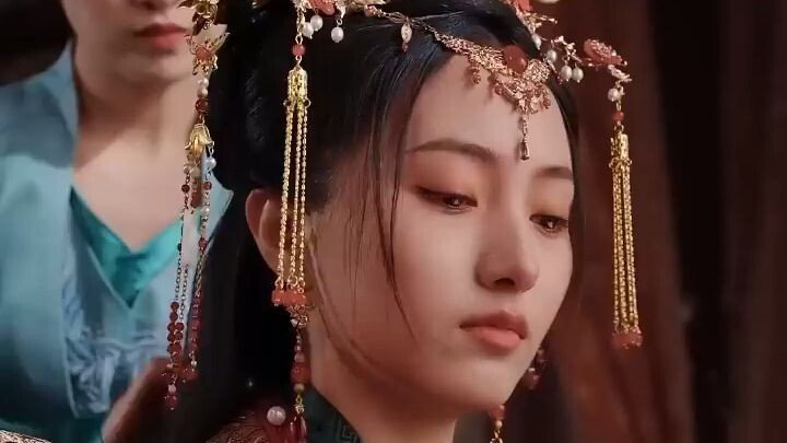 【完整版结局】她本是個小小的丫鬟，卻被迫替公主和親成為鄰國皇帝的妃子，本想在宮中擺爛度過一...想到一躍成為皇上的寵妃，6年後成為一代女皇一統天下！#古装言情