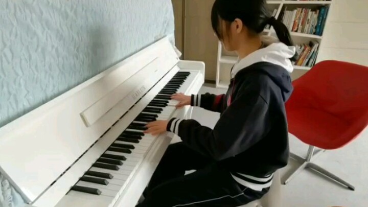 เมื่อฉันเล่นเสือสองตัวที่โรงเรียนชอบเล่นเปียโน