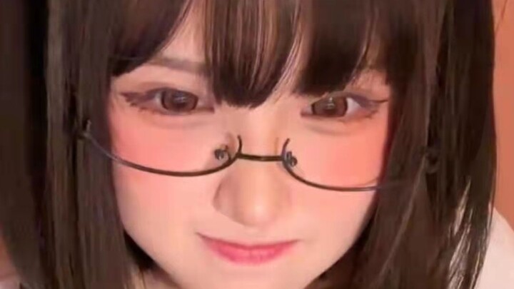 Just seconds ago, Tang Mianzhenzi was bawling her eyes out—then as soon as someone boarded the ship,