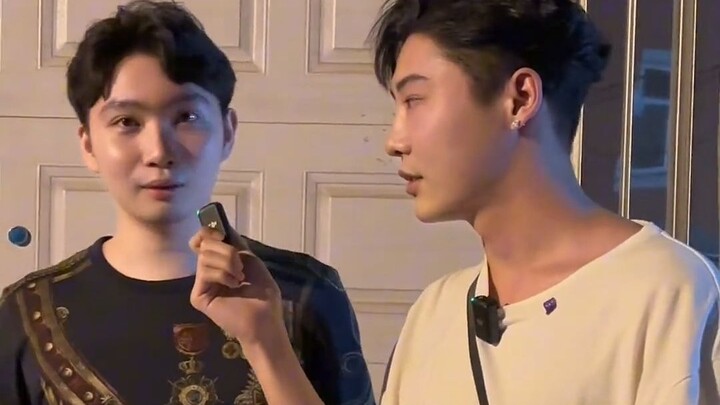 ทุกคนมักจะโจมตีคนแปลกหน้าอย่างรุนแรงมากเลย