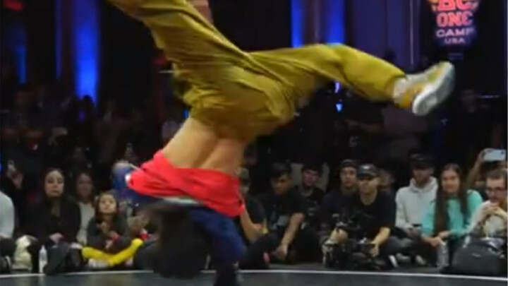 Thần đồng nhảy street dance 16 tuổi, kỹ thuật vượt trội, động tác uyển chuyển như mây trôi nước chảy