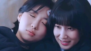 Dua orang yang tidak punya teman menjadi sahabat