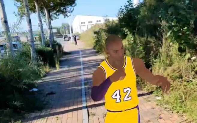 I got elbowed by Lao Da.