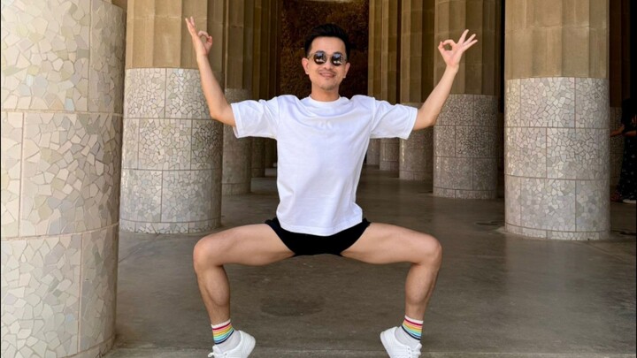 10 mins restorative yoga with Eli. 😇🙏✨