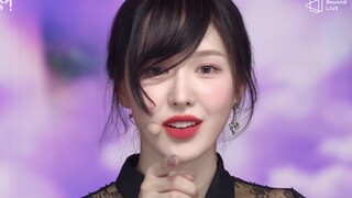 المنظر أمامي يلمع ويلمع ثم يلمع مرة أخرى، هذه المجموعة من خمسة أشخاص كانت رائعة للغاية في هذا العرض.