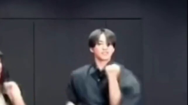 Nhìn vào sức mạnh của vũ công chính