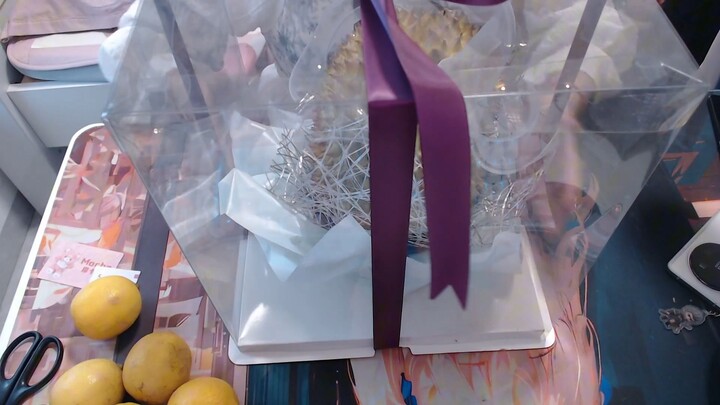 Unboxing a fan’s package~!