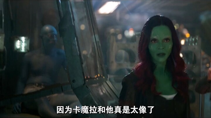Cùng là con gái nuôi của Thanos, cùng ám sát Thanos, nhưng một người bị mắng_