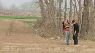 Elm: Bạn không thích ăn hạt cây du sao? Ăn đi, ăn thật nhiều vào! Đậy kín lại rồi ăn nhé.